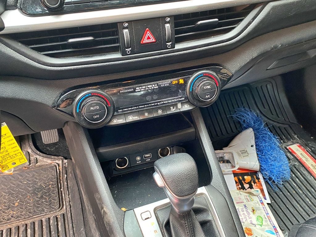 2019 Kia Forte LXS IVT - 23004184 - 10