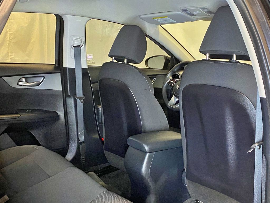 2019 Kia Forte LXS IVT - 23004184 - 39