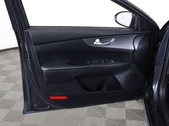 2019 Kia Forte LXS IVT - 22956433 - 18