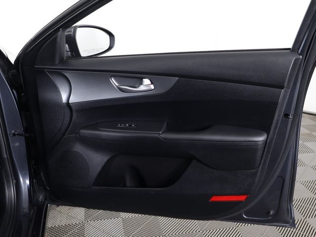 2019 Kia Forte LXS IVT - 22956433 - 19