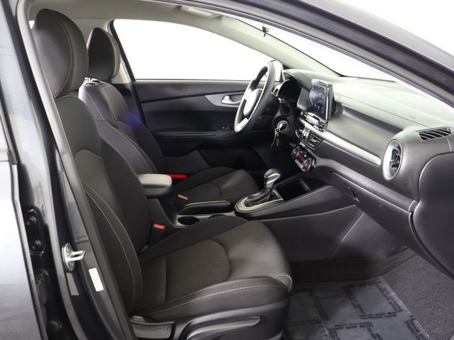 2019 Kia Forte LXS IVT - 22956433 - 25