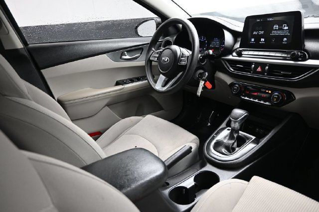 2019 Kia Forte LXS IVT - 23072215 - 10