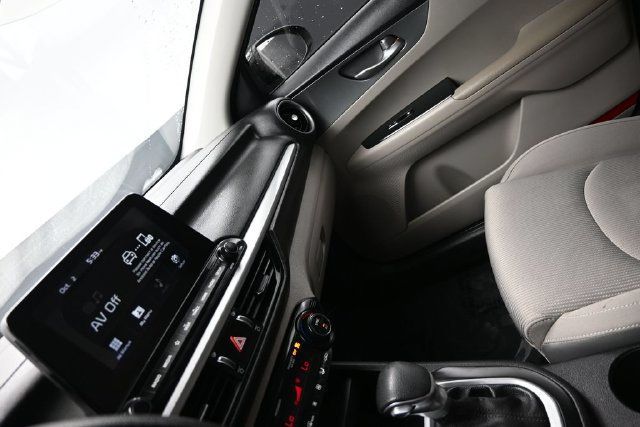 2019 Kia Forte LXS IVT - 23072215 - 12