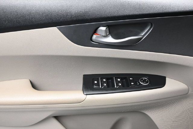 2019 Kia Forte LXS IVT - 23072215 - 6