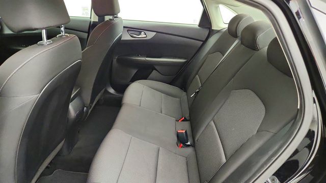 2019 Kia Forte LXS IVT - 23069932 - 19