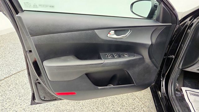 2019 Kia Forte LXS IVT - 23069932 - 27