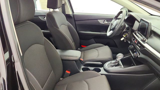 2019 Kia Forte LXS IVT - 23069932 - 40