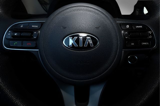 2019 KIA NIRO LX FWD - 22945162 - 29