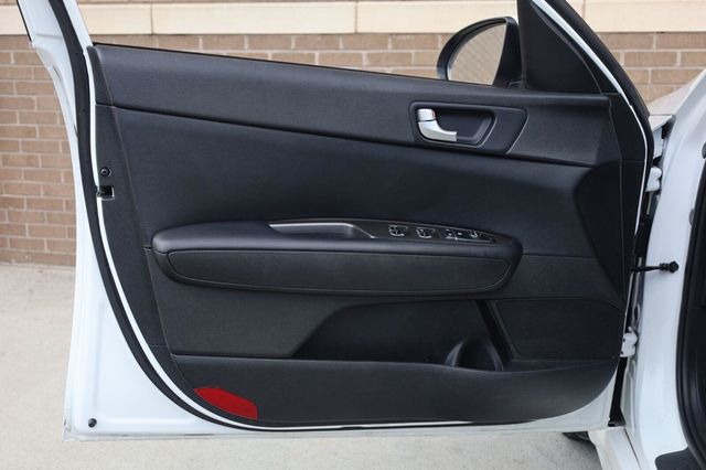 2019 Kia Optima LX - 23070707 - 13