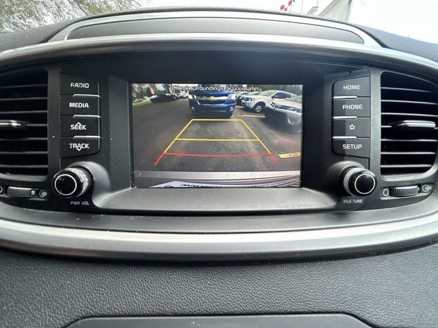 2019 Kia Sorento L FWD - 22984095 - 17