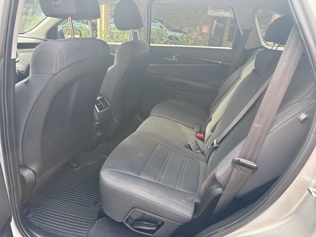 2019 Kia Sorento L FWD - 22924148 - 18