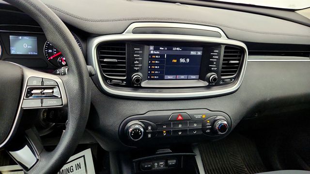 2019 Kia Sorento L w/ Third Row Seating & Rearview Camera - 22996781 - 16