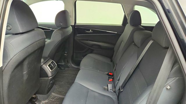 2019 Kia Sorento L w/ Third Row Seating & Rearview Camera - 22996781 - 20