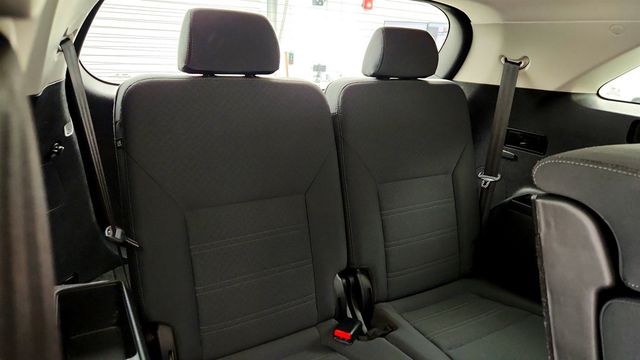 2019 Kia Sorento L w/ Third Row Seating & Rearview Camera - 22996781 - 22