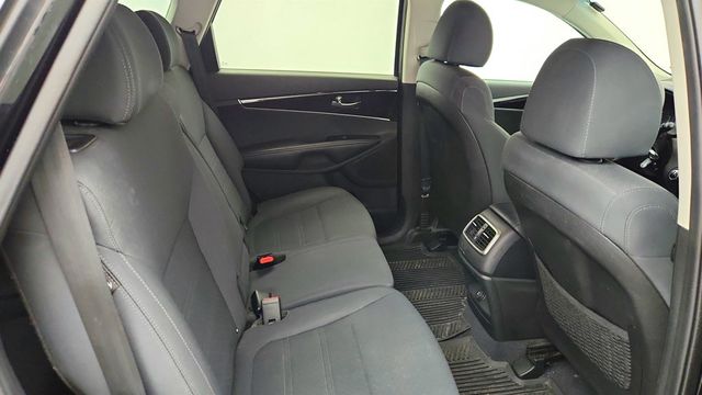 2019 Kia Sorento L w/ Third Row Seating & Rearview Camera - 22996781 - 23