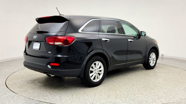 2019 Kia Sorento L w/ Third Row Seating & Rearview Camera - 22996781 - 4