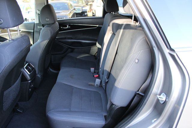 2019 Kia Sorento LX AWD - 22955277 - 15