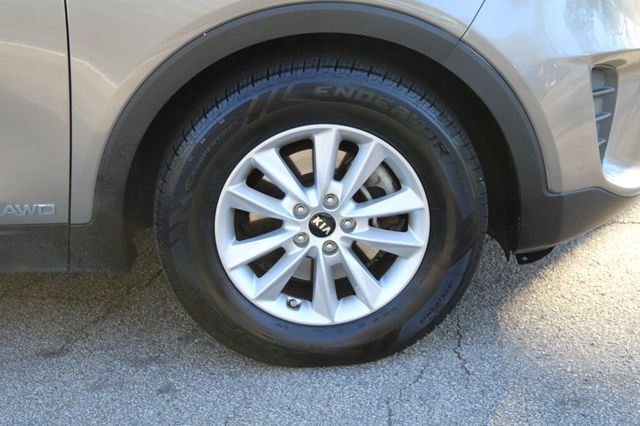 2019 Kia Sorento LX AWD - 22955277 - 31