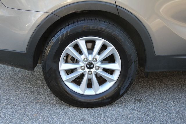 2019 Kia Sorento LX AWD - 22955277 - 32