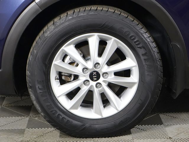 2019 Kia Sorento LX AWD - 23083749 - 19