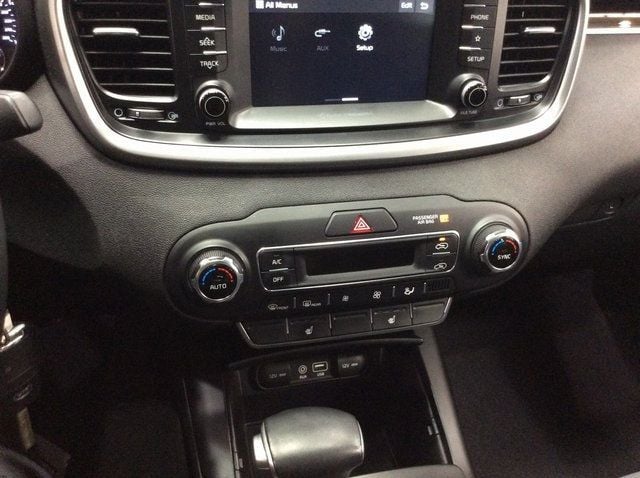 2019 Kia Sorento LX photo 17