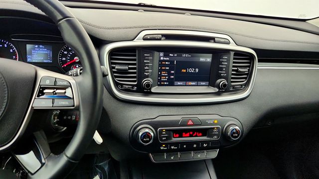 2019 Kia Sorento LX AWD w/ Convenience Pkg, Heated Seats & Apple CarPlay - 22996270 - 16