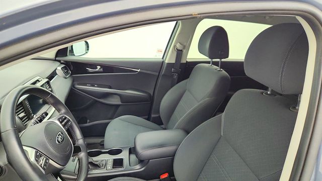 2019 Kia Sorento LX AWD w/ Convenience Pkg, Heated Seats & Apple CarPlay - 22996270 - 18