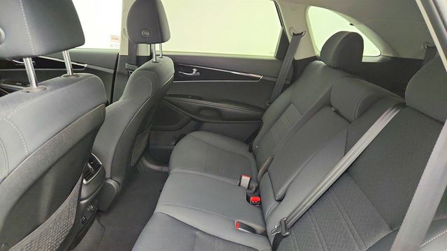 2019 Kia Sorento LX AWD w/ Convenience Pkg, Heated Seats & Apple CarPlay - 22996270 - 19