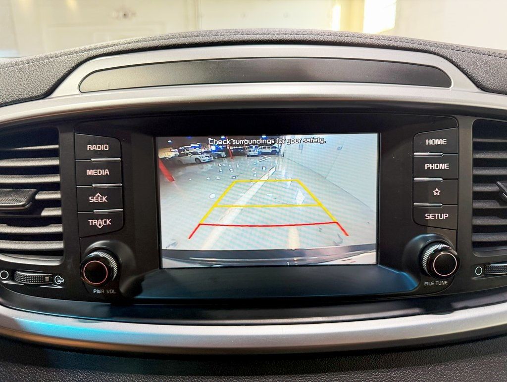 2019 Kia Sorento LX FWD - 22925369 - 17