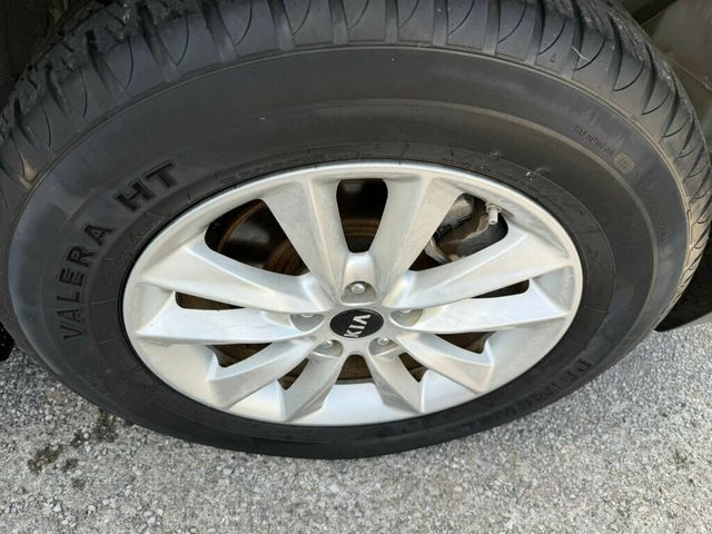 2019 Kia Sorento LX FWD - 23043707 - 19