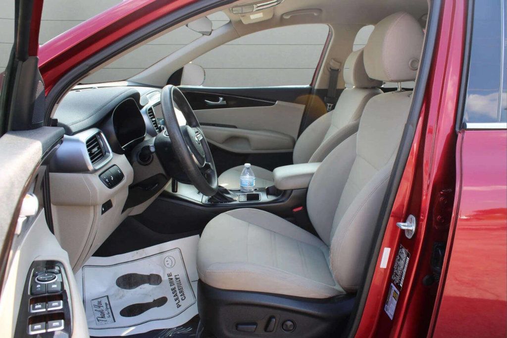 2019 Kia Sorento LX V6 AWD - 22927043 - 10
