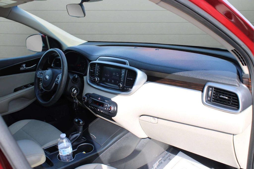 2019 Kia Sorento LX V6 AWD - 22927043 - 13