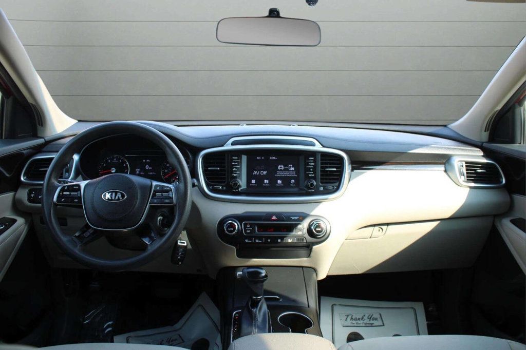 2019 Kia Sorento LX V6 AWD - 22927043 - 17