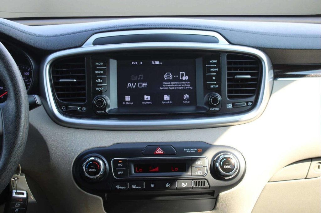 2019 Kia Sorento LX V6 AWD - 22927043 - 18