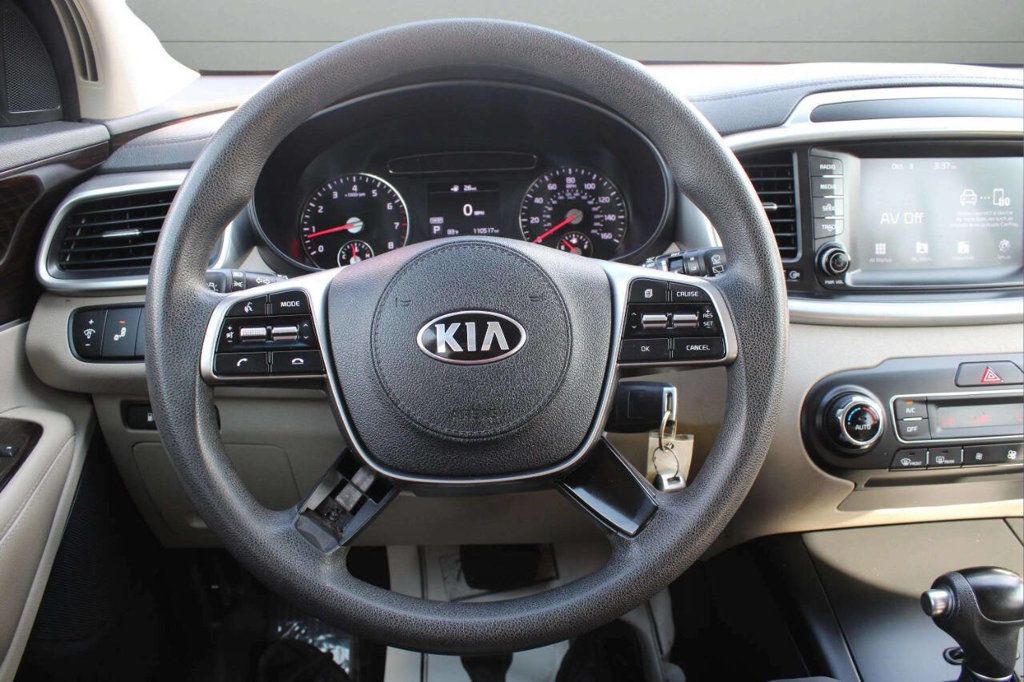 2019 Kia Sorento LX V6 AWD - 22927043 - 19