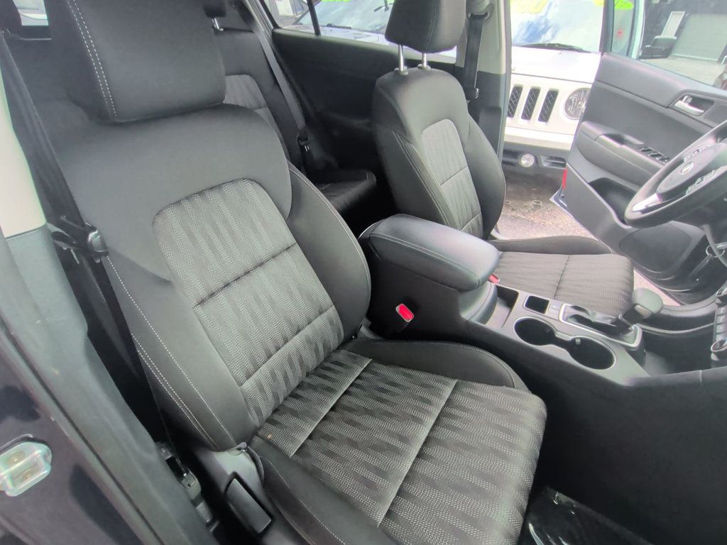 Kia Sportage LX FWD photo 20