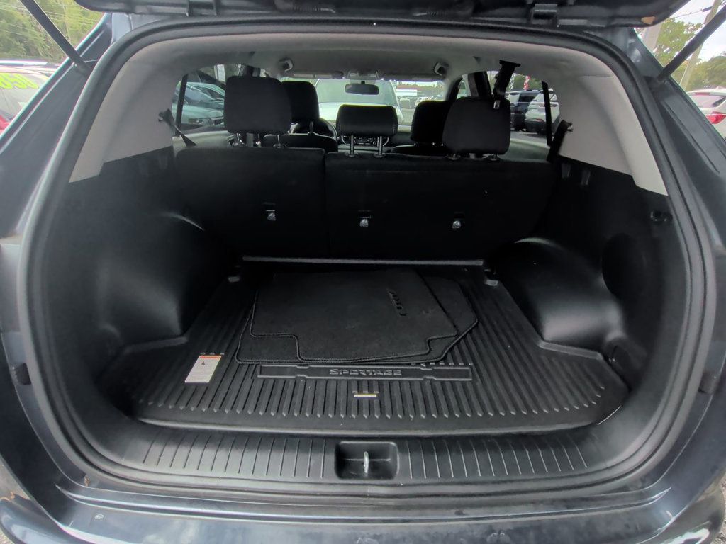 Kia Sportage LX FWD photo 22
