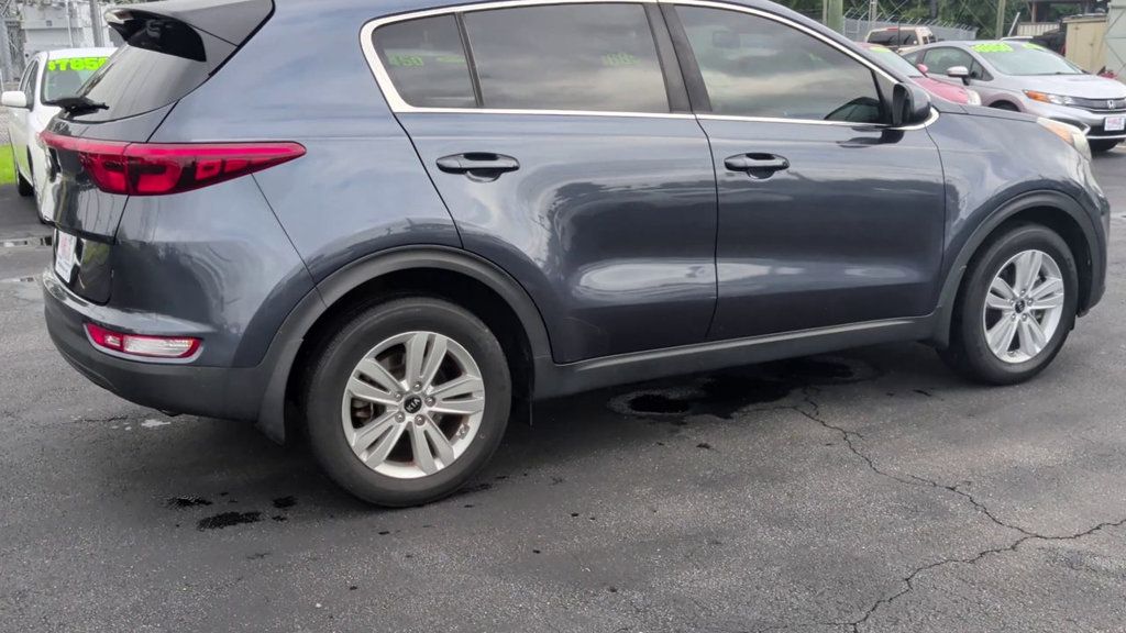 Kia Sportage LX FWD photo 8