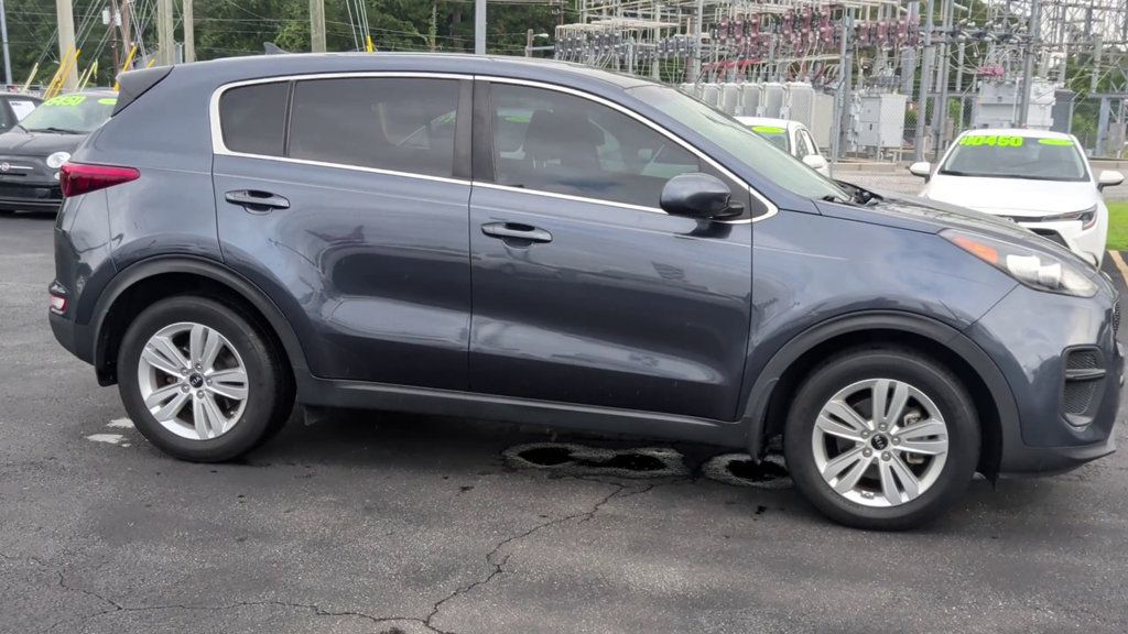 Kia Sportage LX FWD photo 9