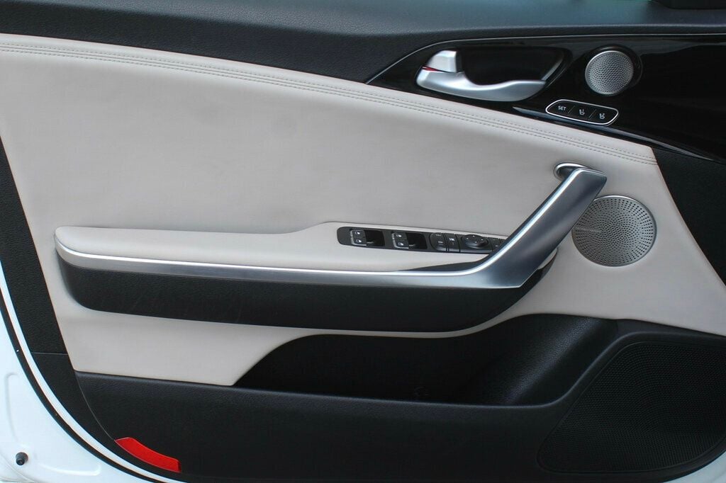 2019 Kia Stinger Premium photo 18