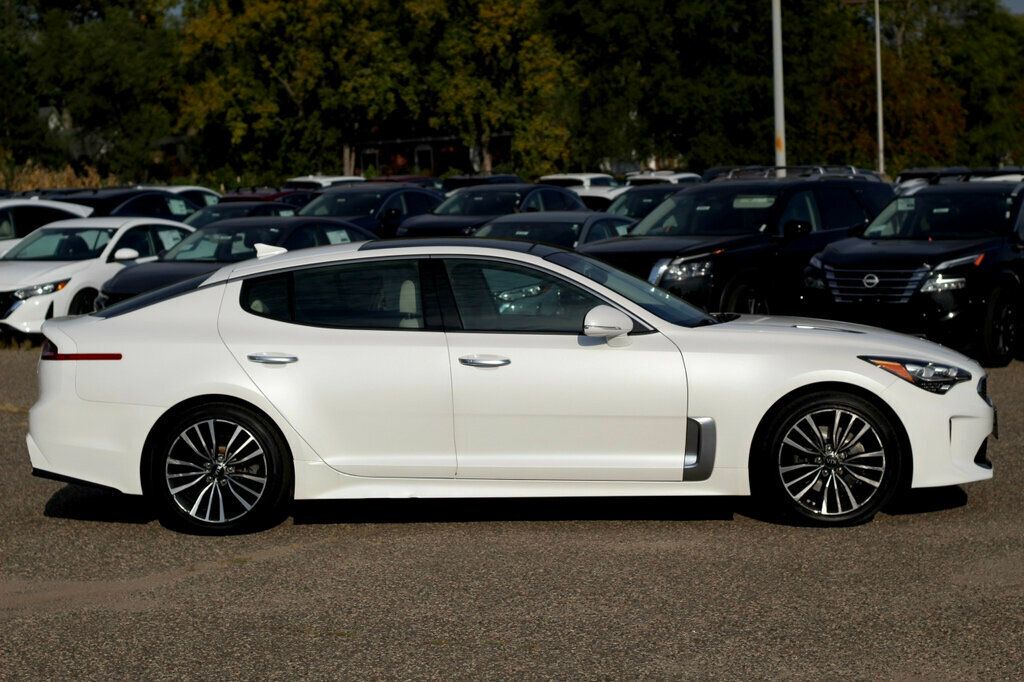 2019 Kia Stinger Premium photo 2