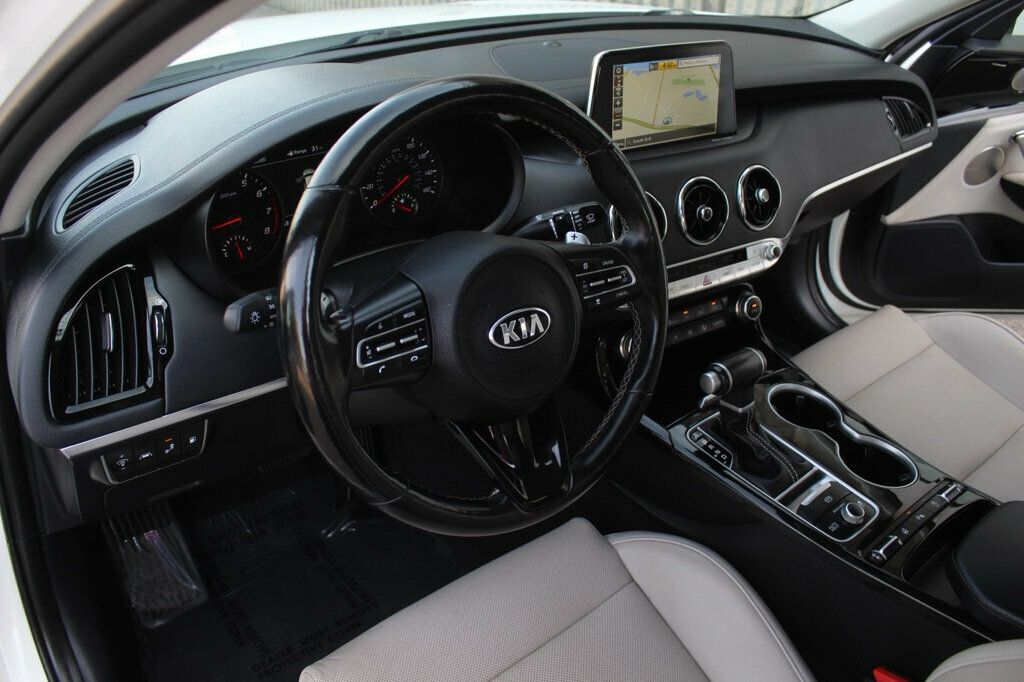 2019 Kia Stinger Premium photo 23