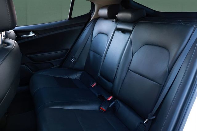 2019 Kia Stinger Premium RWD - 23038965 - 19