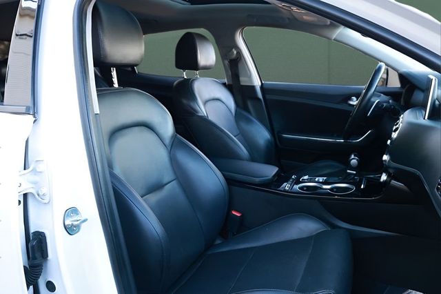 2019 Kia Stinger Premium RWD - 23038965 - 24