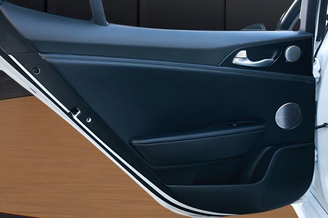 2019 Kia Stinger Premium RWD - 23038965 - 33