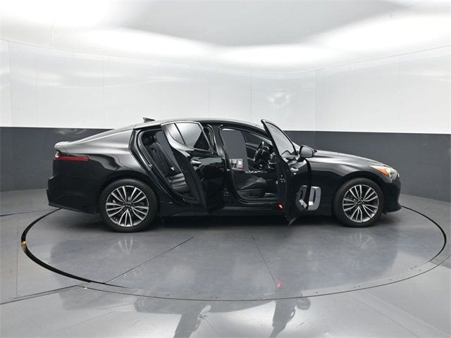 2019 Kia Stinger RWD - 22953212 - 38