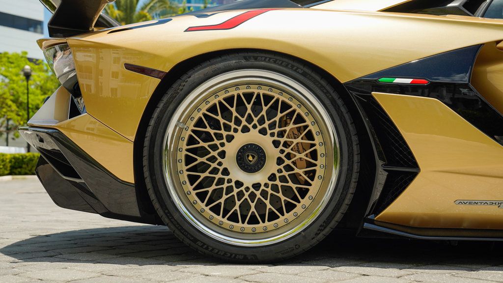 2019 Lamborghini Aventador SVJ Coupe photo 16