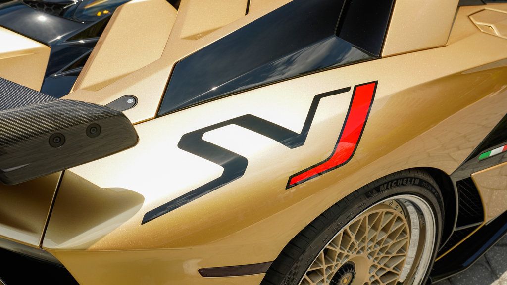 2019 Lamborghini Aventador SVJ Coupe photo 21