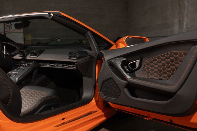 2019 Lamborghini Huracan RWD Sypder - 22958217 - 23