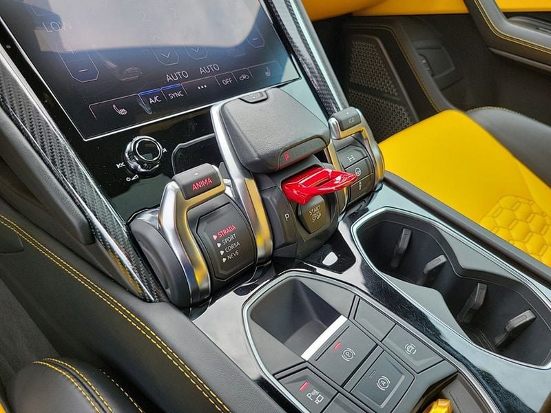 2019 Lamborghini Urus AWD - 22620194 - 25